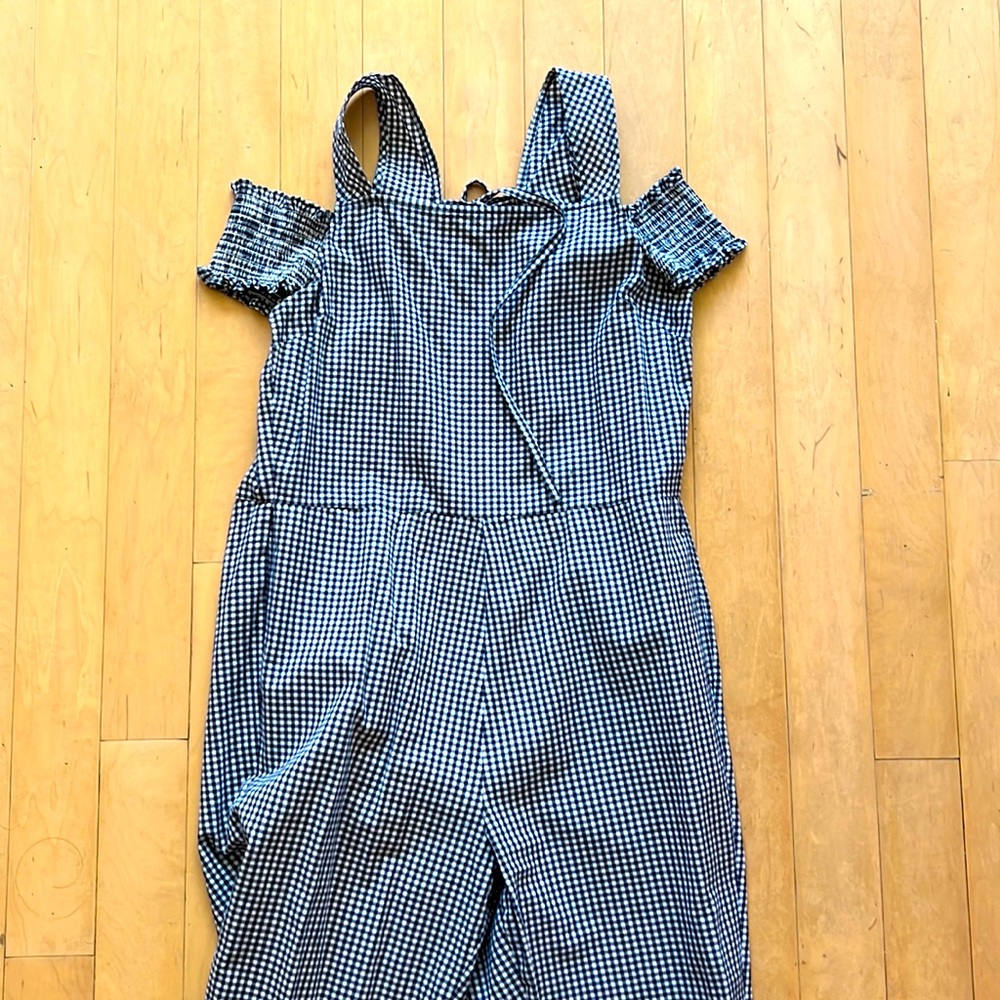 Ruffle overall size medium. Gingham pattern.